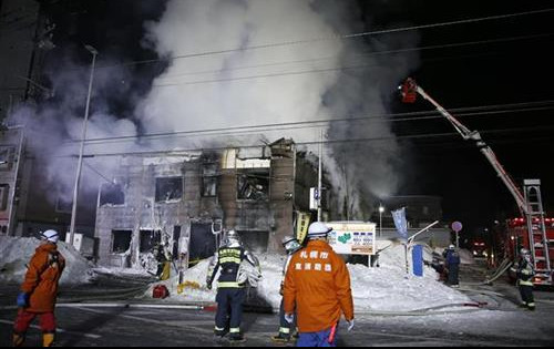 (FOTO) STRAVIČAN POŽAR U STARAČKOM DOMU U JAPANU: Najmanje 11 osoba poginulo!